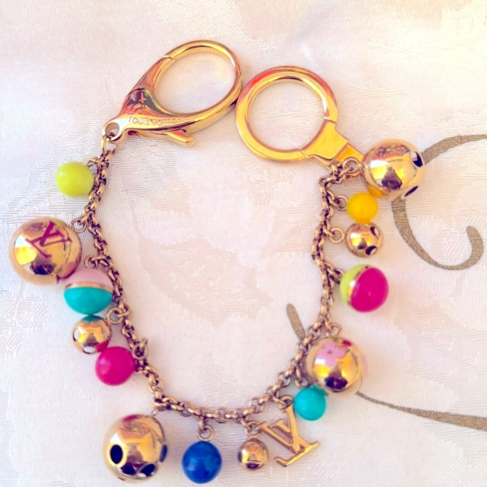 Louis Vuitton bag charm in excellent condition 
With 15 charms  Made in Italy